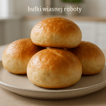 Soczysta biała kiełbasa z karmelizowaną cebulką – prosty pomysł na obiad